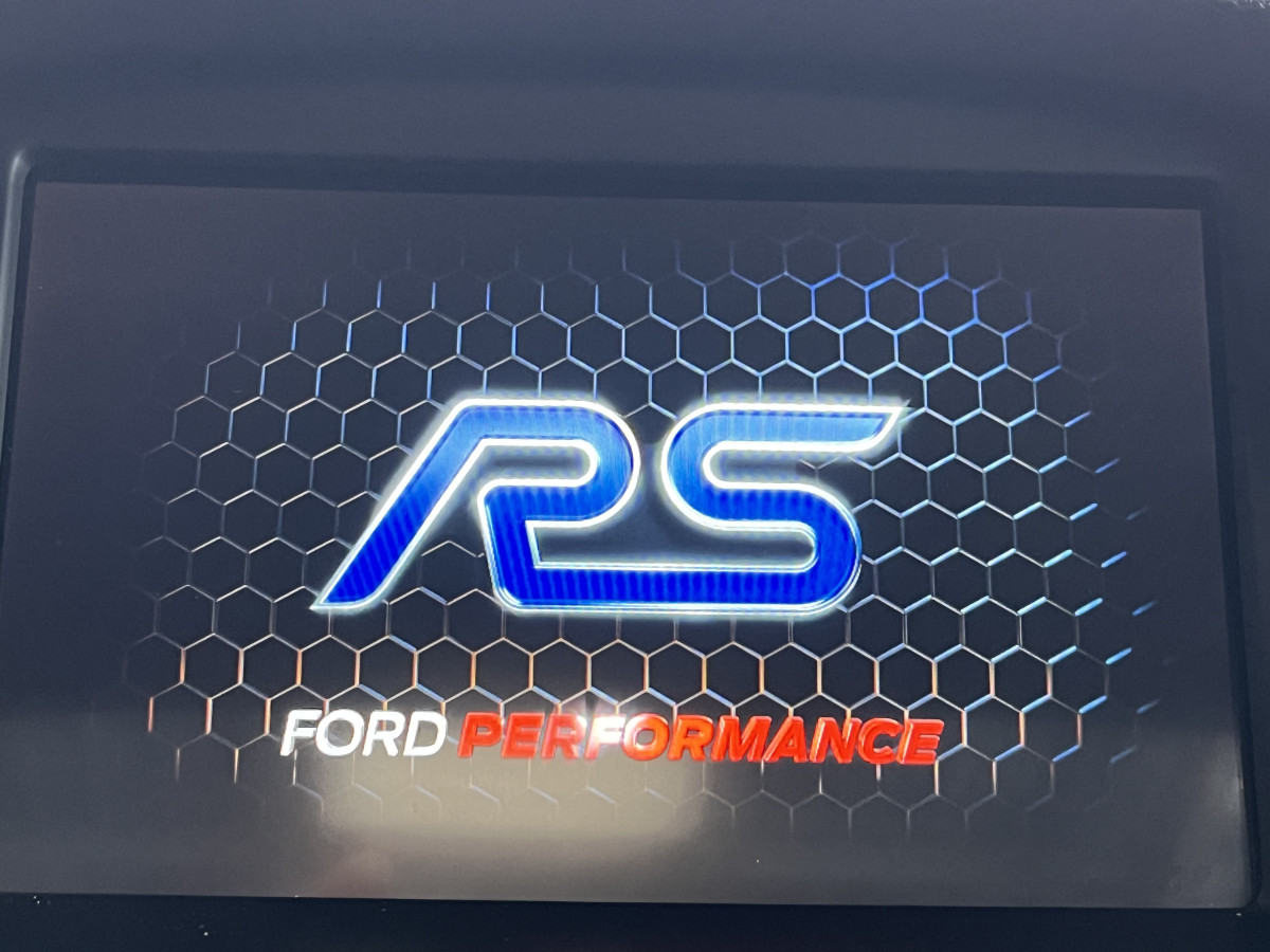 FORD FOCUS RS 2,3 350 AWD TOIT OUVRANT   GPS  CAMERA  HIFI SONY RECARO REGULATEUR LIMITEUR KEYLESS  PACK HIVER FEUX BI-XENON JANTES 19  PAS DE MALUS EXCELLENT ETAT