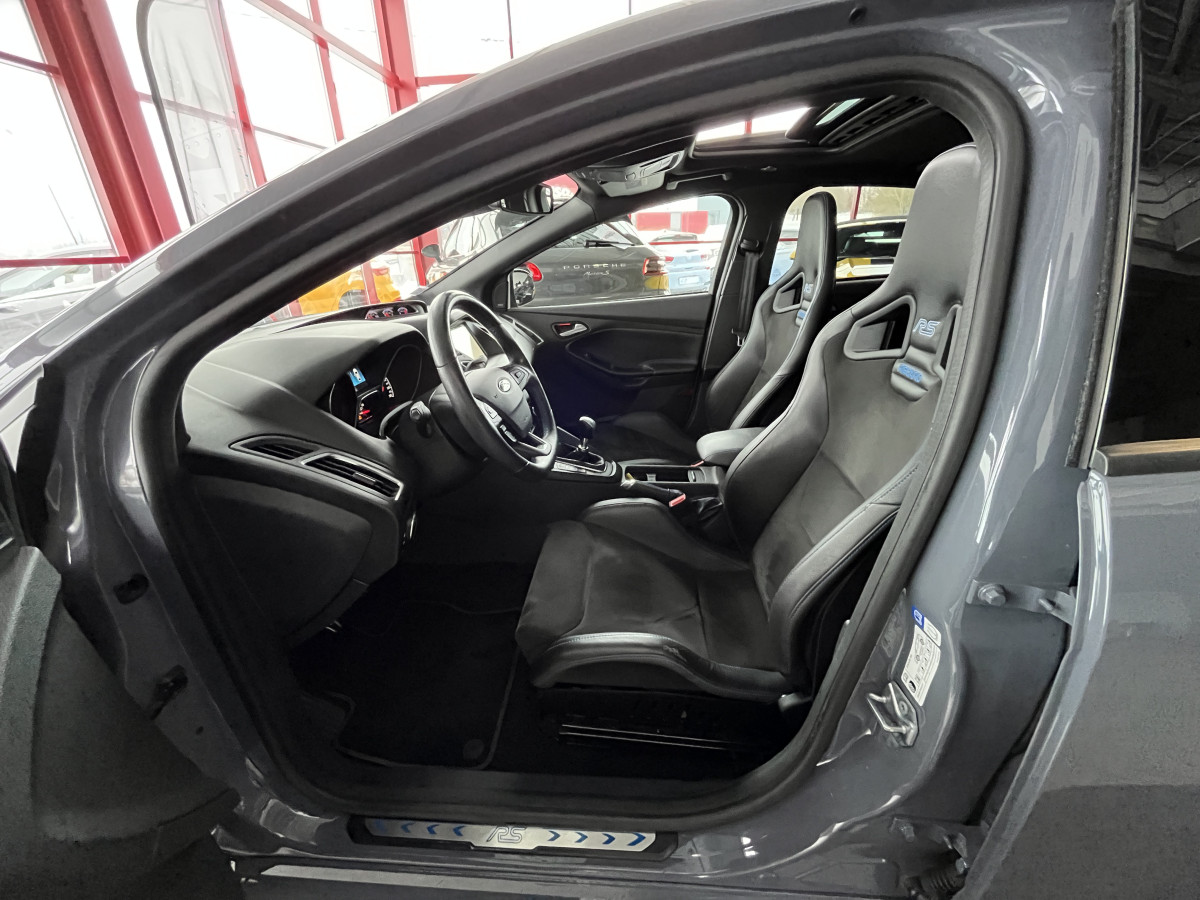 FORD FOCUS RS 2,3 350 AWD TOIT OUVRANT   GPS  CAMERA  HIFI SONY RECARO REGULATEUR LIMITEUR KEYLESS  PACK HIVER FEUX BI-XENON JANTES 19  PAS DE MALUS EXCELLENT ETAT