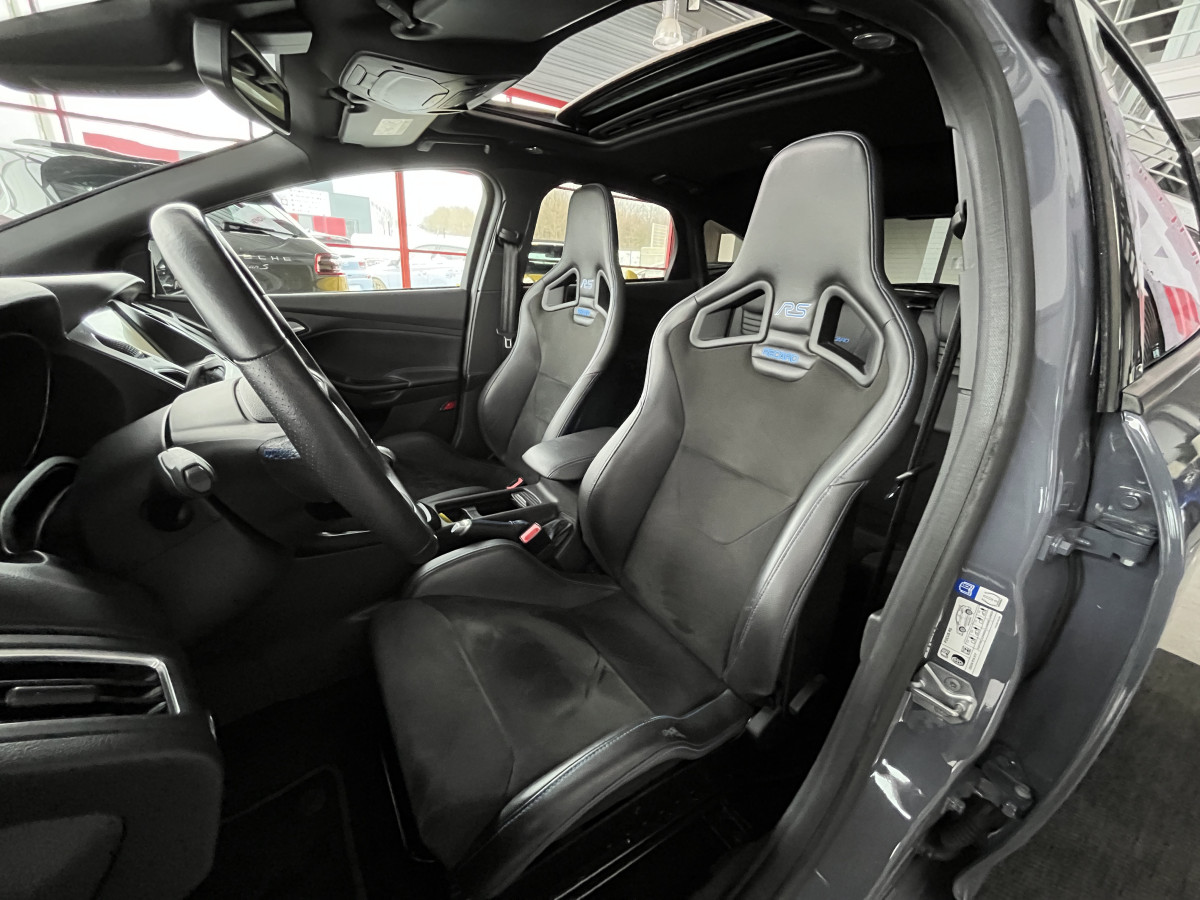 FORD FOCUS RS 2,3 350 AWD TOIT OUVRANT   GPS  CAMERA  HIFI SONY RECARO REGULATEUR LIMITEUR KEYLESS  PACK HIVER FEUX BI-XENON JANTES 19  PAS DE MALUS EXCELLENT ETAT