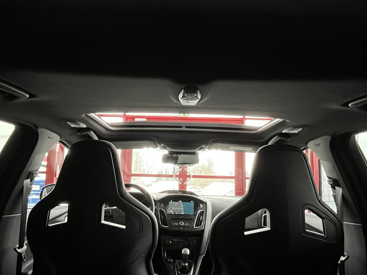 FORD FOCUS RS 2,3 350 AWD TOIT OUVRANT   GPS  CAMERA  HIFI SONY RECARO REGULATEUR LIMITEUR KEYLESS  PACK HIVER FEUX BI-XENON JANTES 19  PAS DE MALUS EXCELLENT ETAT