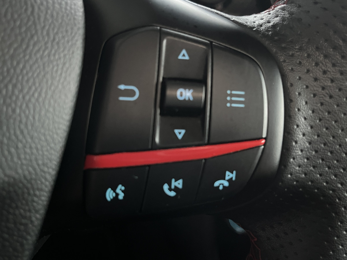 FORD FIESTA 1,0 125 ST LINE HYBRID TOIT PANORAMIQUE OUVRANT GPS ANDROID APPLE CARPLAY PARK PILOT REGULATEUR LIMITEUR FEUX HALOGENE JANTES 18 EXCELLENT ETAT