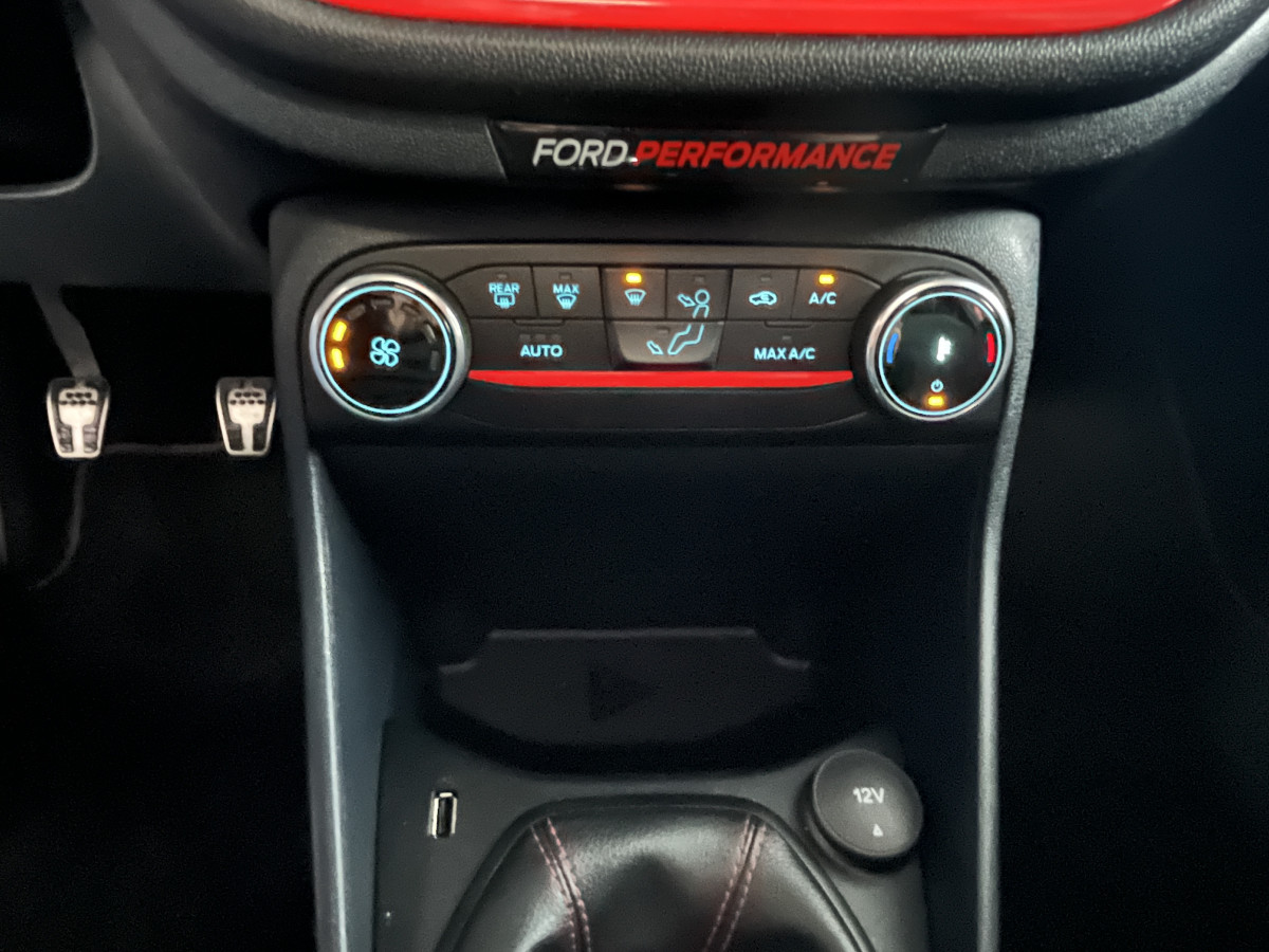 FORD FIESTA 1,0 125 ST LINE HYBRID TOIT PANORAMIQUE OUVRANT GPS ANDROID APPLE CARPLAY PARK PILOT REGULATEUR LIMITEUR FEUX HALOGENE JANTES 18 EXCELLENT ETAT