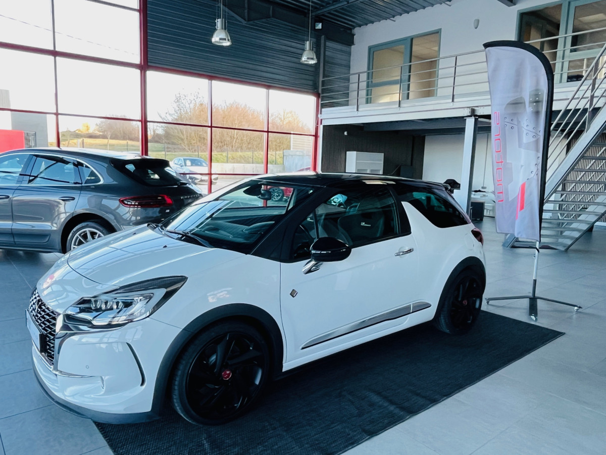 CITROEN DS3 1.6 THP 208 PERFORMANCE GPS  HIFI SYSTEME SIEGES  BAQUET JANTES 18 APPLE CAR PLAY REGULATEUR LIMITEUR FULL LED EXCELLENT ETAT