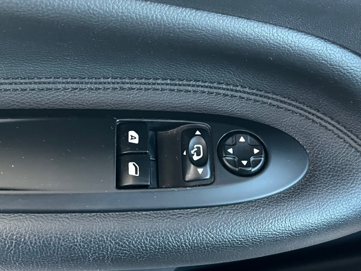 CITROEN DS3 1.6 THP 208 PERFORMANCE GPS  HIFI SYSTEME SIEGES  BAQUET JANTES 18 APPLE CAR PLAY REGULATEUR LIMITEUR FULL LED EXCELLENT ETAT