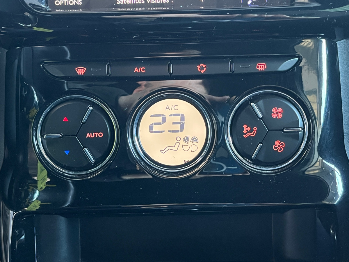CITROEN DS3 1.6 THP 208 PERFORMANCE GPS  HIFI SYSTEME SIEGES  BAQUET JANTES 18 APPLE CAR PLAY REGULATEUR LIMITEUR FULL LED EXCELLENT ETAT
