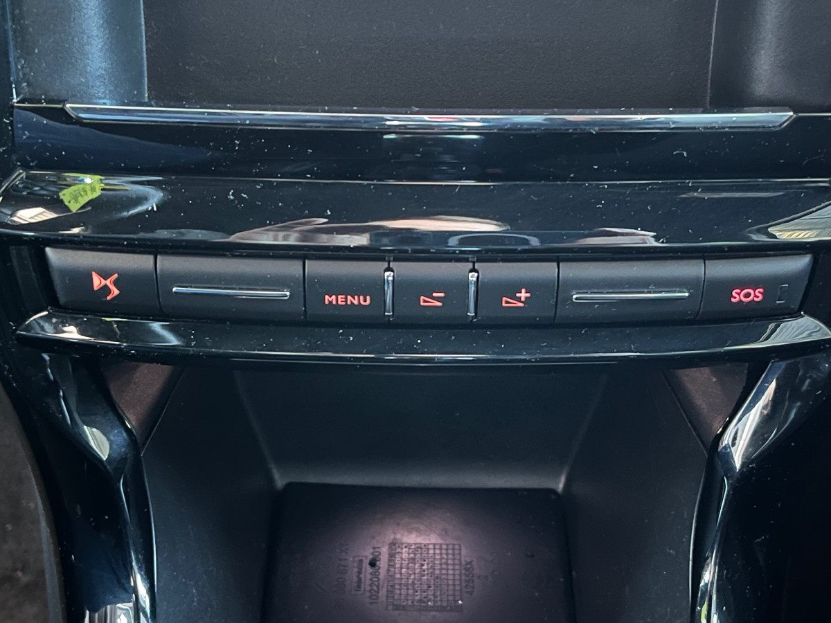 CITROEN DS3 1.6 THP 208 PERFORMANCE GPS  HIFI SYSTEME SIEGES  BAQUET JANTES 18 APPLE CAR PLAY REGULATEUR LIMITEUR FULL LED EXCELLENT ETAT