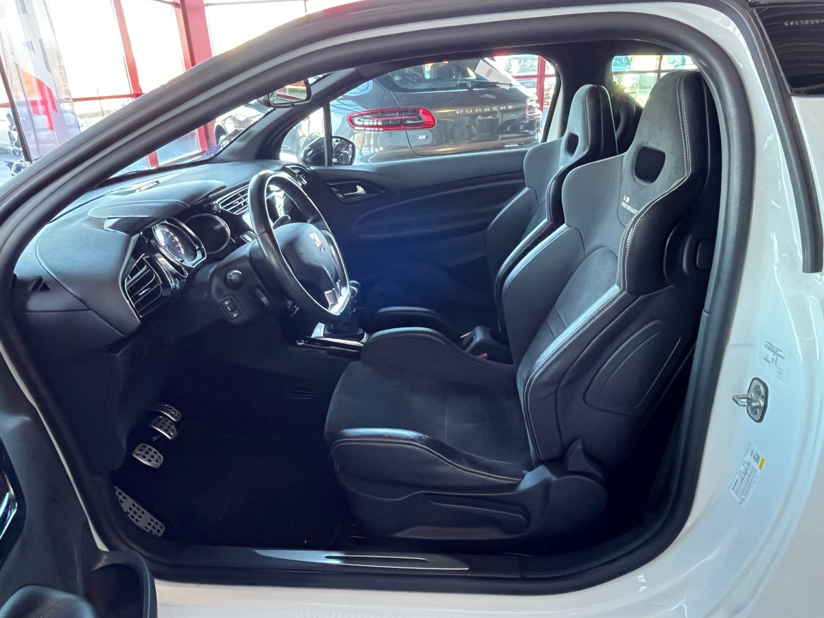CITROEN DS3 1.6 THP 208 PERFORMANCE GPS  HIFI SYSTEME SIEGES  BAQUET JANTES 18 APPLE CAR PLAY REGULATEUR LIMITEUR FULL LED EXCELLENT ETAT