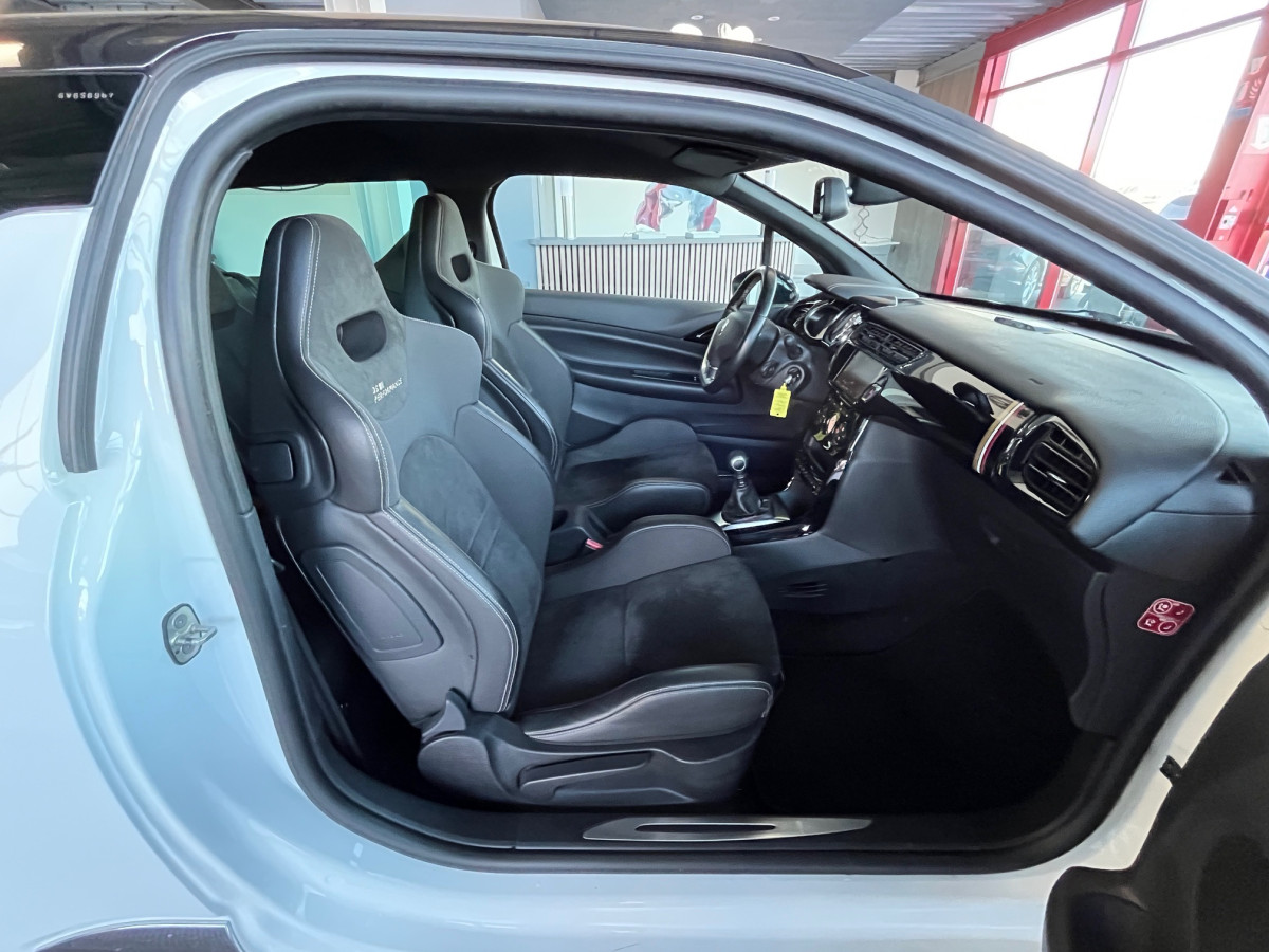 CITROEN DS3 1.6 THP 208 PERFORMANCE GPS  HIFI SYSTEME SIEGES  BAQUET JANTES 18 APPLE CAR PLAY REGULATEUR LIMITEUR FULL LED EXCELLENT ETAT