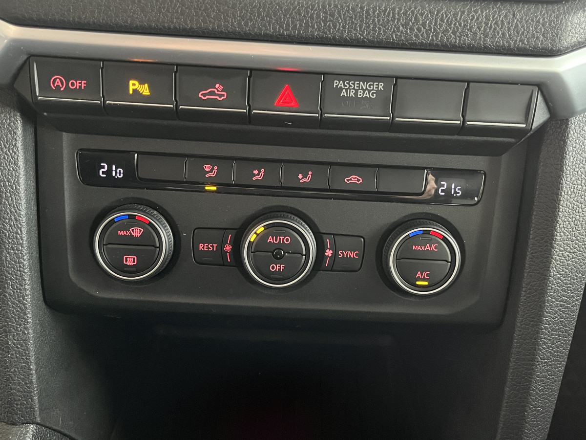 VOLKSWAGEN AMAROK CARAT 3,0 V6 TDI 224 BVA 4MOTION DOUBLE CABINE PICKUP ATTELAGE GPS APPLE CARPLAY  CAMERA REGULATEUR FEUX BI-XENON PARK PILOT EXCELLENT ETAT