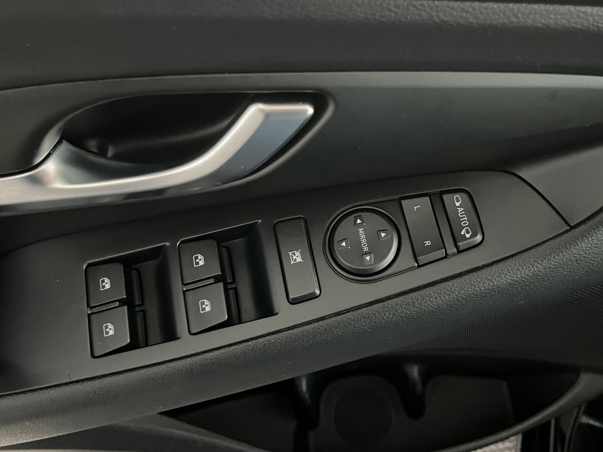 HYUNDAI I 30 NLINE 1,0 T-GDI 120 TOIT PANORAMIQUE OUVRANT GPS CAMERA REGULATEUR LIMITEUR KEYLESS  FEUX LED PARK PILOT EXCELLENT ETAT