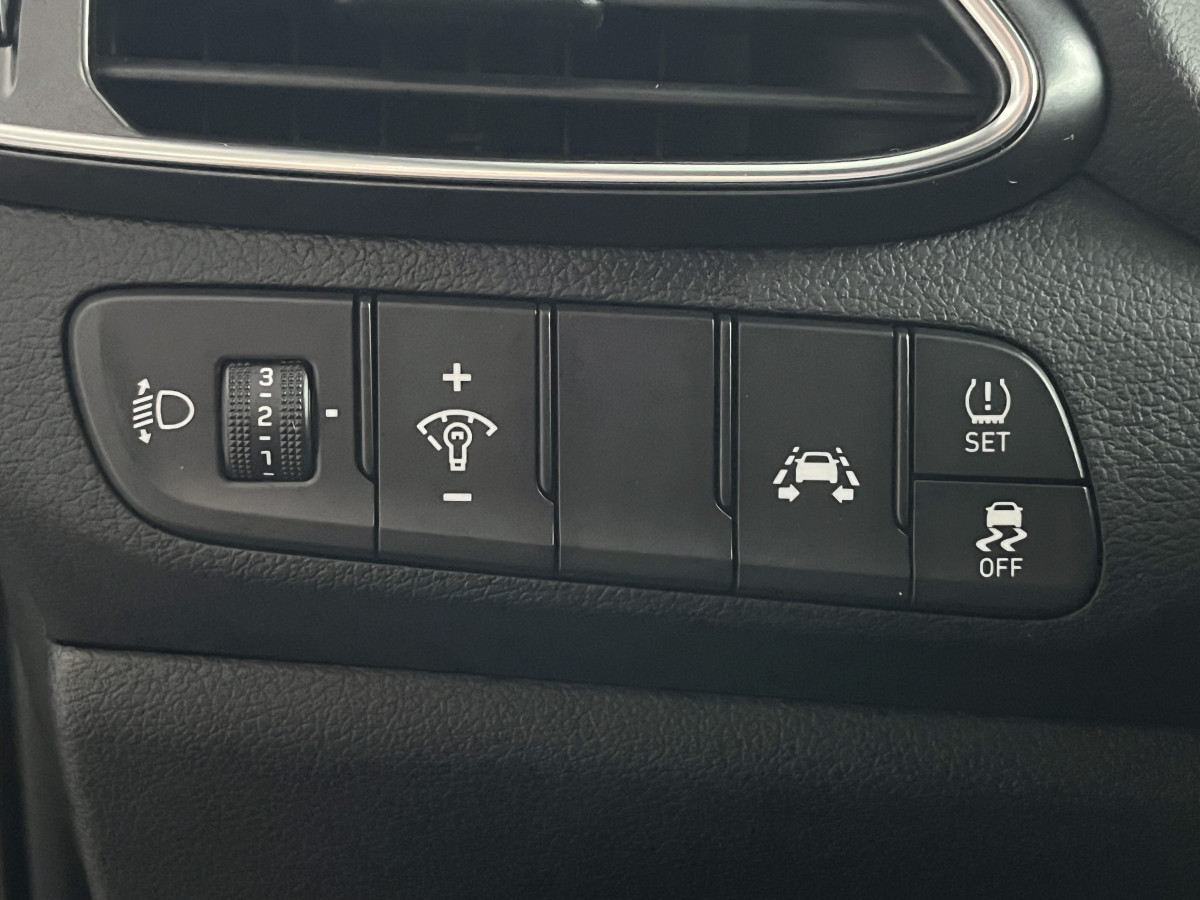 HYUNDAI I 30 NLINE 1,0 T-GDI 120 TOIT PANORAMIQUE OUVRANT GPS CAMERA REGULATEUR LIMITEUR KEYLESS  FEUX LED PARK PILOT EXCELLENT ETAT