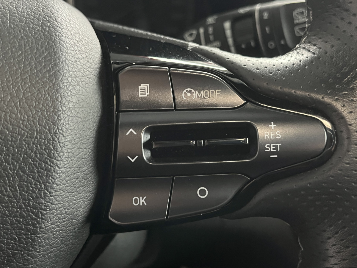 HYUNDAI I 30 NLINE 1,0 T-GDI 120 TOIT PANORAMIQUE OUVRANT GPS CAMERA REGULATEUR LIMITEUR KEYLESS  FEUX LED PARK PILOT EXCELLENT ETAT