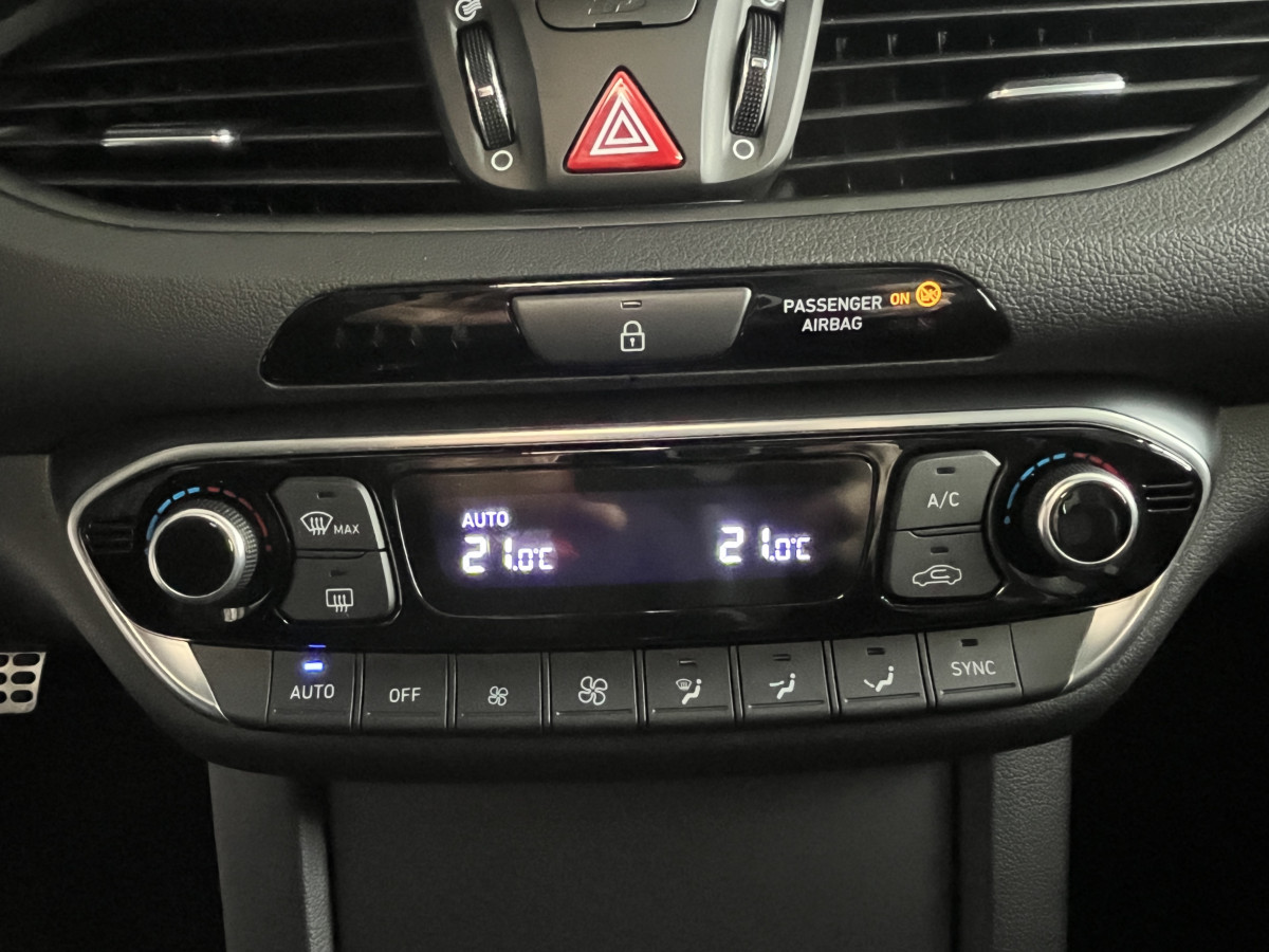 HYUNDAI I 30 NLINE 1,0 T-GDI 120 TOIT PANORAMIQUE OUVRANT GPS CAMERA REGULATEUR LIMITEUR KEYLESS  FEUX LED PARK PILOT EXCELLENT ETAT