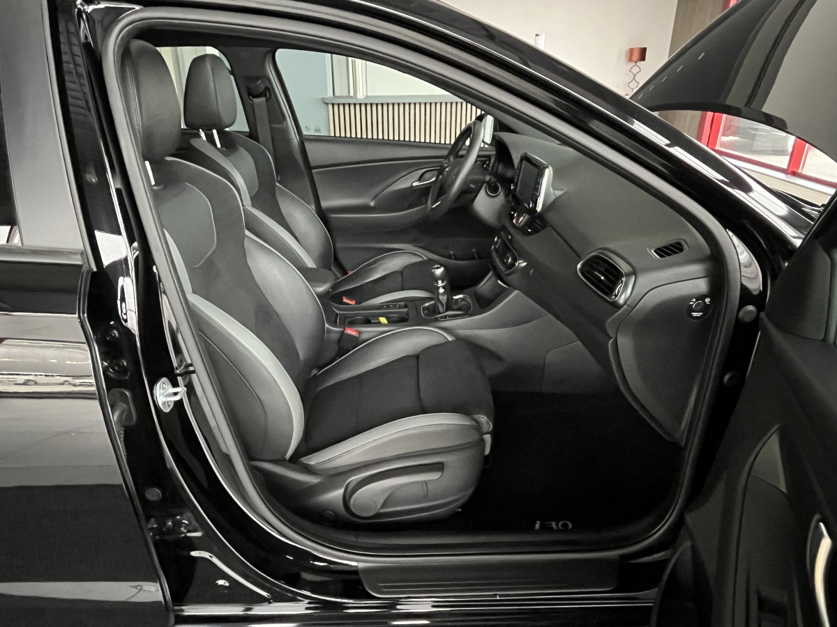 HYUNDAI I 30 NLINE 1,0 T-GDI 120 TOIT PANORAMIQUE OUVRANT GPS CAMERA REGULATEUR LIMITEUR KEYLESS  FEUX LED PARK PILOT EXCELLENT ETAT