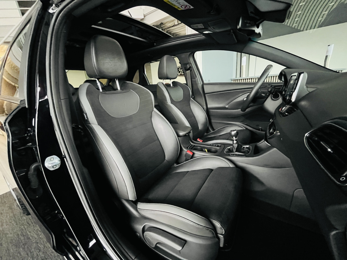 HYUNDAI I 30 NLINE 1,0 T-GDI 120 TOIT PANORAMIQUE OUVRANT GPS CAMERA REGULATEUR LIMITEUR KEYLESS  FEUX LED PARK PILOT EXCELLENT ETAT
