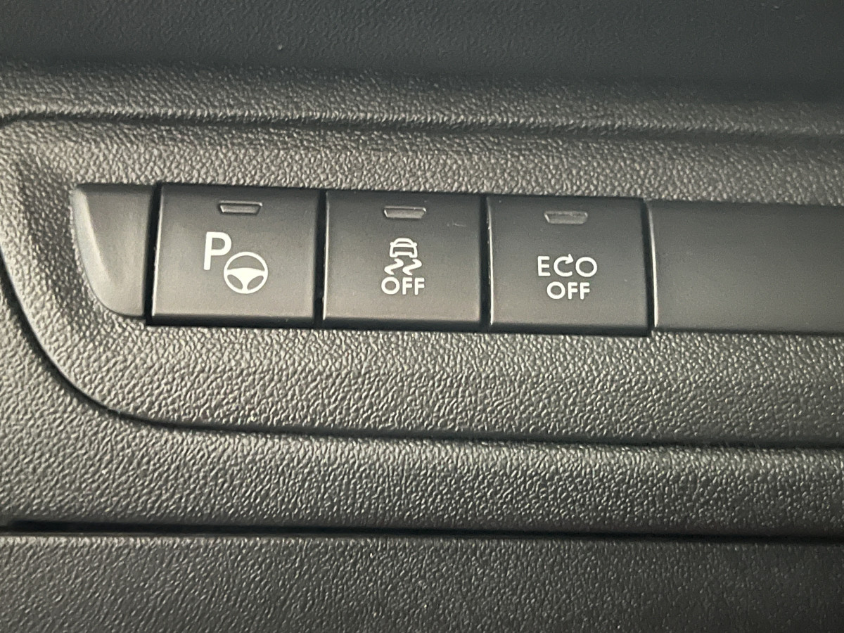 PEUGEOT 208 GTI 1,6 208 GPS CAMERA APPLE CARPLAY HIFI JBL REGULATEUR LIMITEUR PARK PILOT JANTES 17 EXCELLENT ETAT