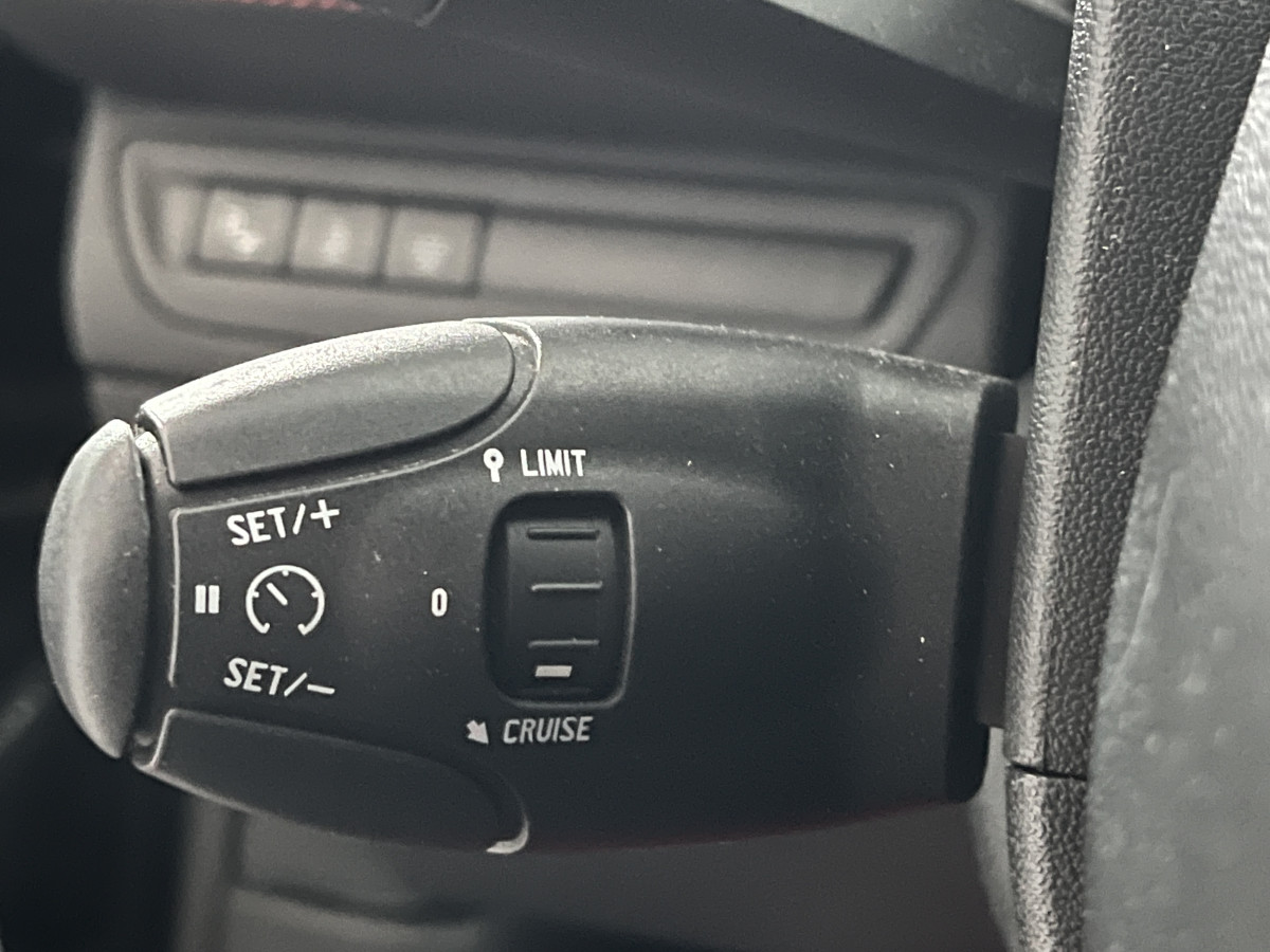 PEUGEOT 208 GTI 1,6 208 GPS CAMERA APPLE CARPLAY HIFI JBL REGULATEUR LIMITEUR PARK PILOT JANTES 17 EXCELLENT ETAT