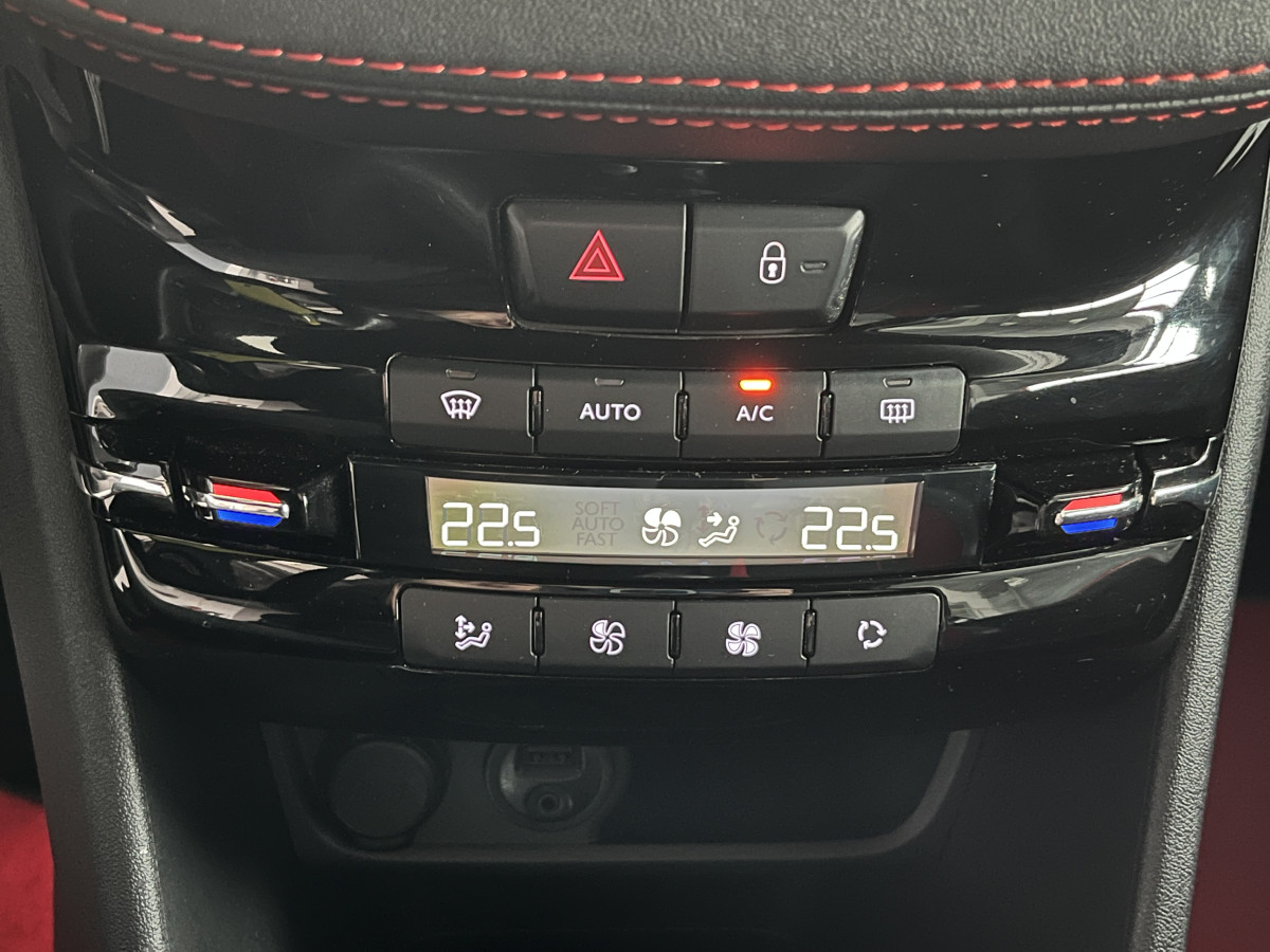 PEUGEOT 208 GTI 1,6 208 GPS CAMERA APPLE CARPLAY HIFI JBL REGULATEUR LIMITEUR PARK PILOT JANTES 17 EXCELLENT ETAT