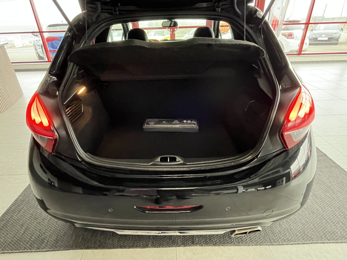 PEUGEOT 208 GTI 1,6 208 GPS CAMERA APPLE CARPLAY HIFI JBL REGULATEUR LIMITEUR PARK PILOT JANTES 17 EXCELLENT ETAT