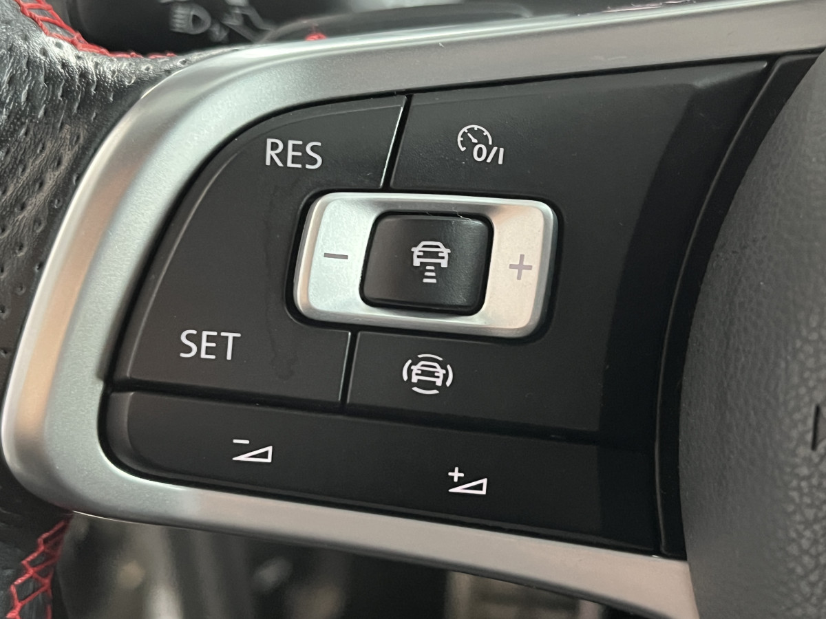 VW GOLF 7 GTI TCR  2,0 TSI 290 DSG7 GPS APPLE CAR PLAY ACC DCC DIGITAL COCKPIT KEYLESS REGULATEUR ADAPTATIF LIMITEUR  FULL LED JANTES 19  EXCELLENT ETAT