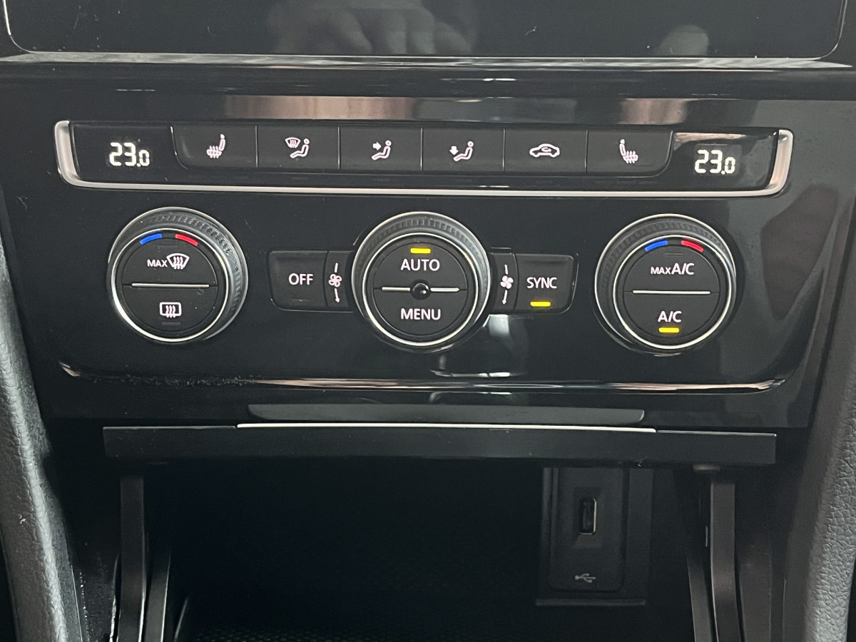 VW GOLF 7 GTI TCR  2,0 TSI 290 DSG7 GPS APPLE CAR PLAY ACC DCC DIGITAL COCKPIT KEYLESS REGULATEUR ADAPTATIF LIMITEUR  FULL LED JANTES 19  EXCELLENT ETAT