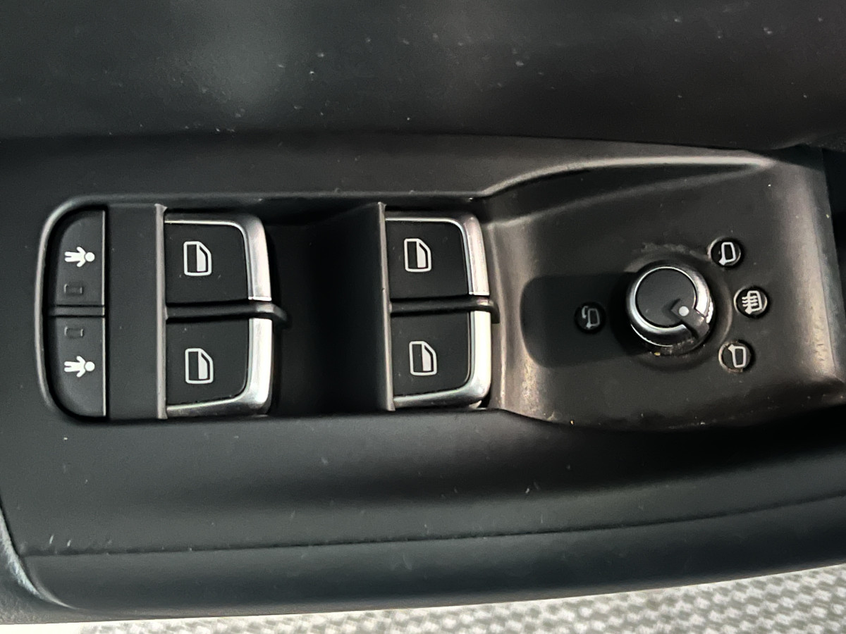 AUDI RSQ3 2,5 TFSI 367 S-TRONIC 7  QUATTRO TOIT PANORAMIQUE OUVRANT  GPS CAMERA KEYLESS HIFI BOSE  REGULATEUR PARK PILOT AUDI DRIVE SELECT FEUX LED . JANTES 19 EXCELLENT ETAT