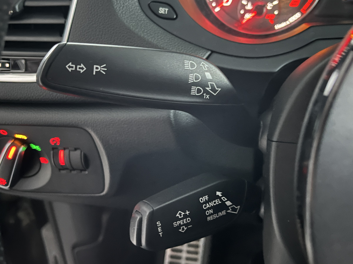 AUDI RSQ3 2,5 TFSI 367 S-TRONIC 7  QUATTRO TOIT PANORAMIQUE OUVRANT  GPS CAMERA KEYLESS HIFI BOSE  REGULATEUR PARK PILOT AUDI DRIVE SELECT FEUX LED . JANTES 19 EXCELLENT ETAT