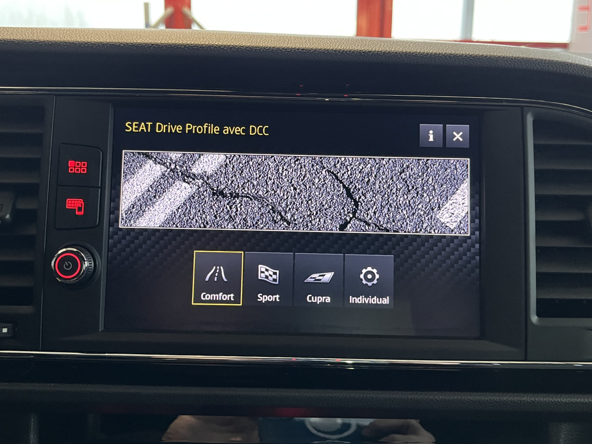 SEAT LEON CUPRA 2,0 TSI 300 GPS DCC HIFI BEATS FULL LED REGULATEUR  DIGITAL COCKPIT PARK PILOT JANTES 19  EXCELLENT ETAT