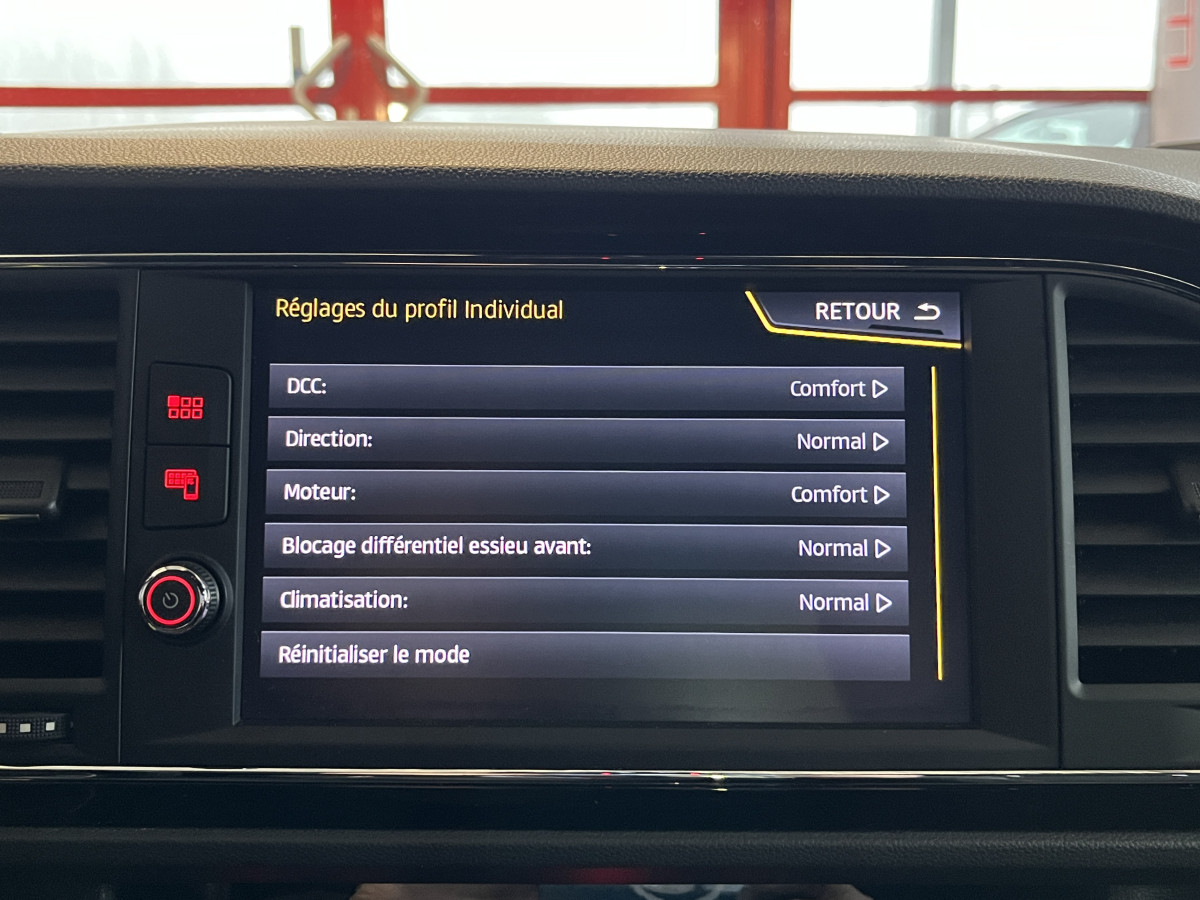 SEAT LEON CUPRA 2,0 TSI 300 GPS DCC HIFI BEATS FULL LED REGULATEUR  DIGITAL COCKPIT PARK PILOT JANTES 19  EXCELLENT ETAT