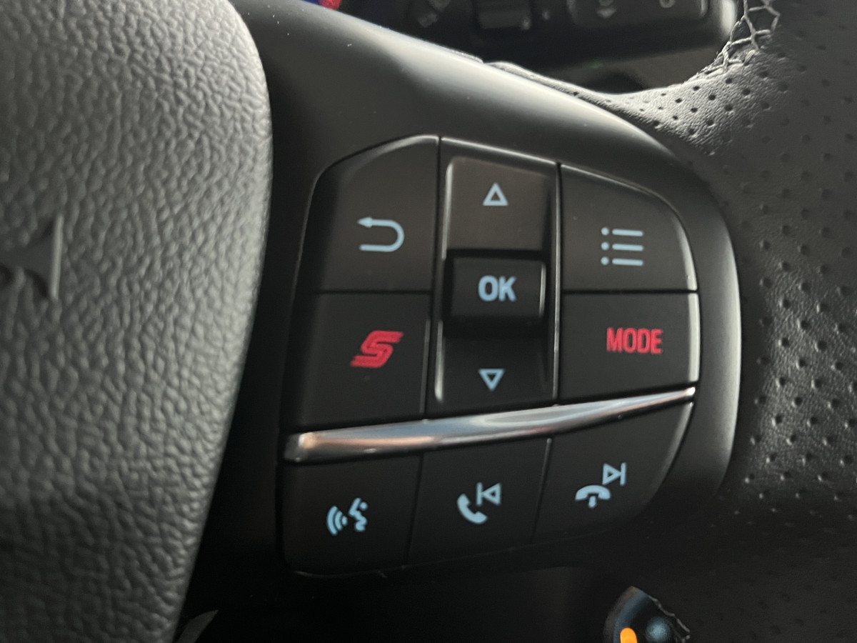 FORD PUMA ST 1,5 200 TOIT PANORAMIQUE OUVRANT  GPS CAMERA KEYLESS FEUX LED APPLE CARPLAY HIFI B&O REGULATEUR LIMITEUR PARK PILOT PACK HIVER JANTES 19 EXCELLENT ETAT