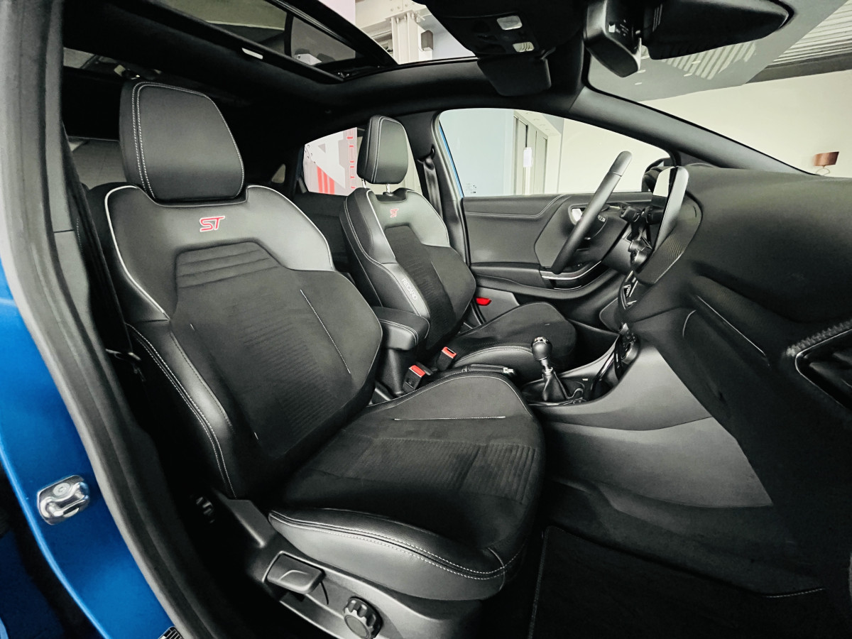 FORD PUMA ST 1,5 200 TOIT PANORAMIQUE OUVRANT  GPS CAMERA KEYLESS FEUX LED APPLE CARPLAY HIFI B&O REGULATEUR LIMITEUR PARK PILOT PACK HIVER JANTES 19 EXCELLENT ETAT