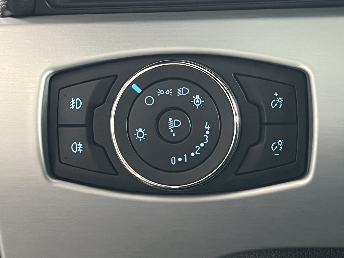 FORD MUSTANG CONVERTIBLE  5,0 V8 421 GT BVA GPS CAMERA REGULATEUR LIMITEUR KEYLESS ECHAPPEMENT A CLAPET  PARK PILOT APPLE CARPLAY FEUX BI-XENON  EXCELLENT ETAT