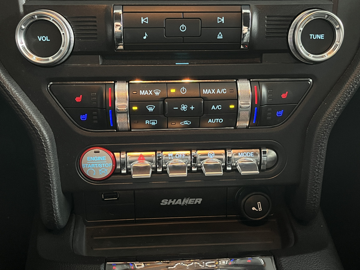 FORD MUSTANG CONVERTIBLE  5,0 V8 421 GT BVA GPS CAMERA REGULATEUR LIMITEUR KEYLESS ECHAPPEMENT A CLAPET  PARK PILOT APPLE CARPLAY FEUX BI-XENON  EXCELLENT ETAT