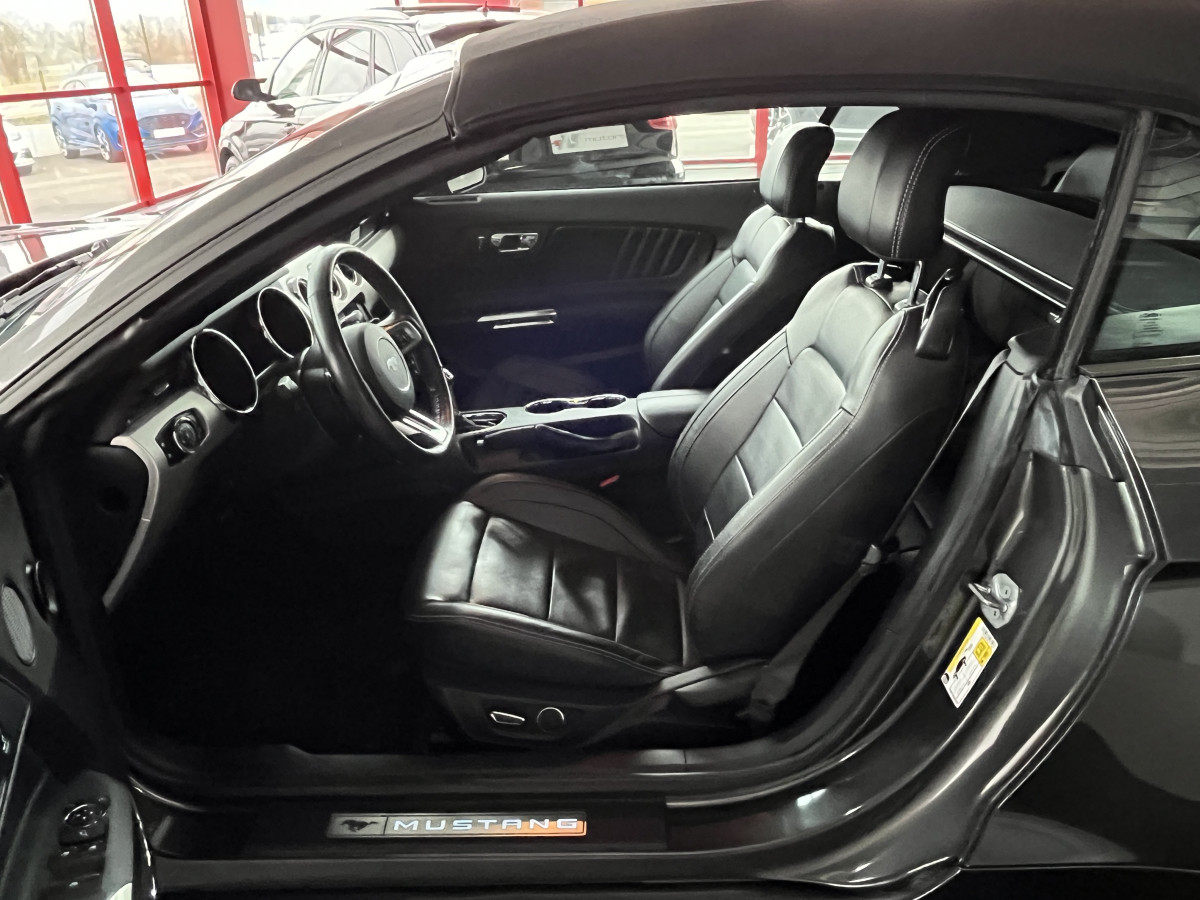 FORD MUSTANG CONVERTIBLE  5,0 V8 421 GT BVA GPS CAMERA REGULATEUR LIMITEUR KEYLESS ECHAPPEMENT A CLAPET  PARK PILOT APPLE CARPLAY FEUX BI-XENON  EXCELLENT ETAT