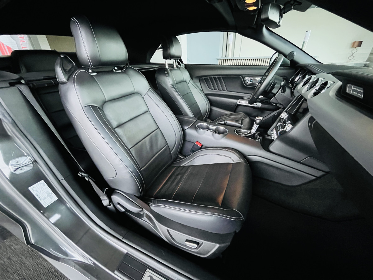 FORD MUSTANG CONVERTIBLE  5,0 V8 421 GT BVA GPS CAMERA REGULATEUR LIMITEUR KEYLESS ECHAPPEMENT A CLAPET  PARK PILOT APPLE CARPLAY FEUX BI-XENON  EXCELLENT ETAT