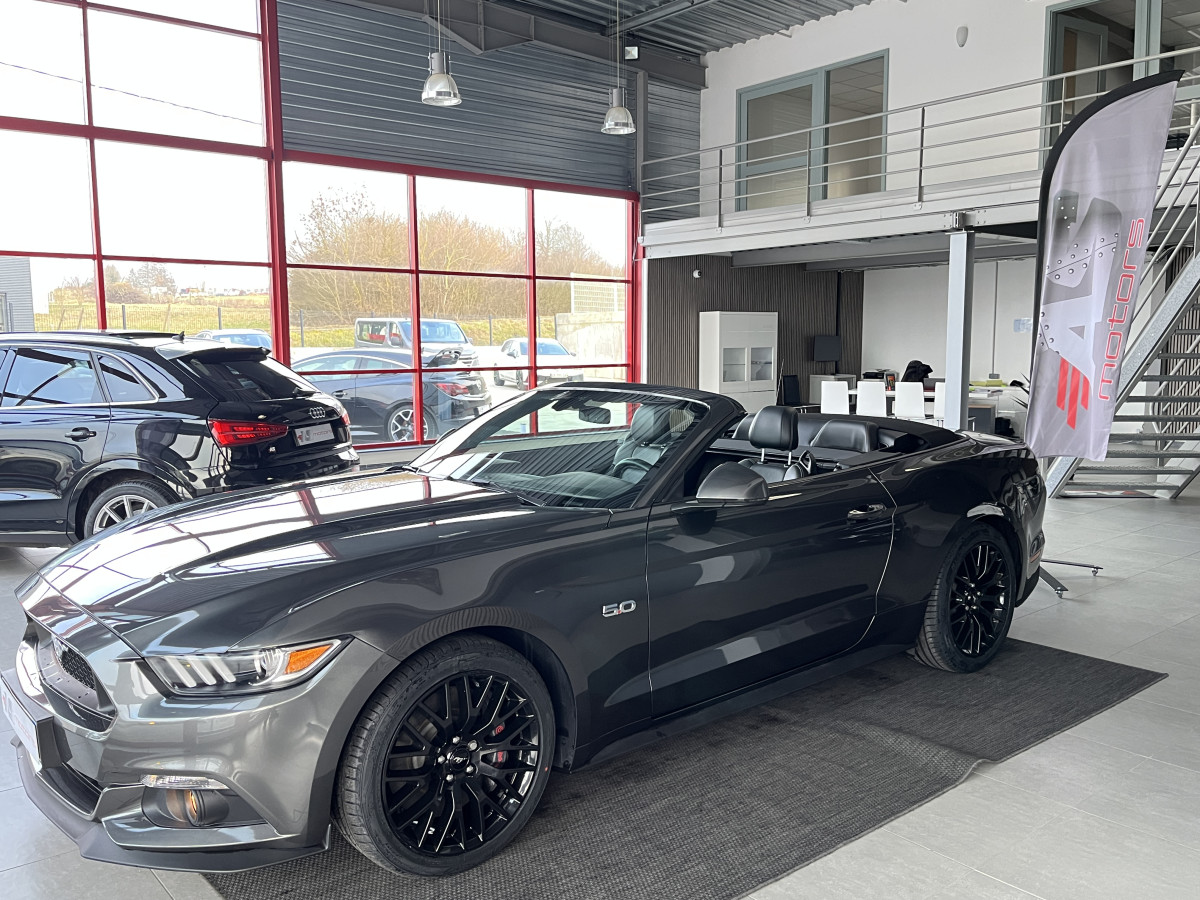 FORD MUSTANG CONVERTIBLE  5,0 V8 421 GT BVA GPS CAMERA REGULATEUR LIMITEUR KEYLESS ECHAPPEMENT A CLAPET  PARK PILOT APPLE CARPLAY FEUX BI-XENON  EXCELLENT ETAT