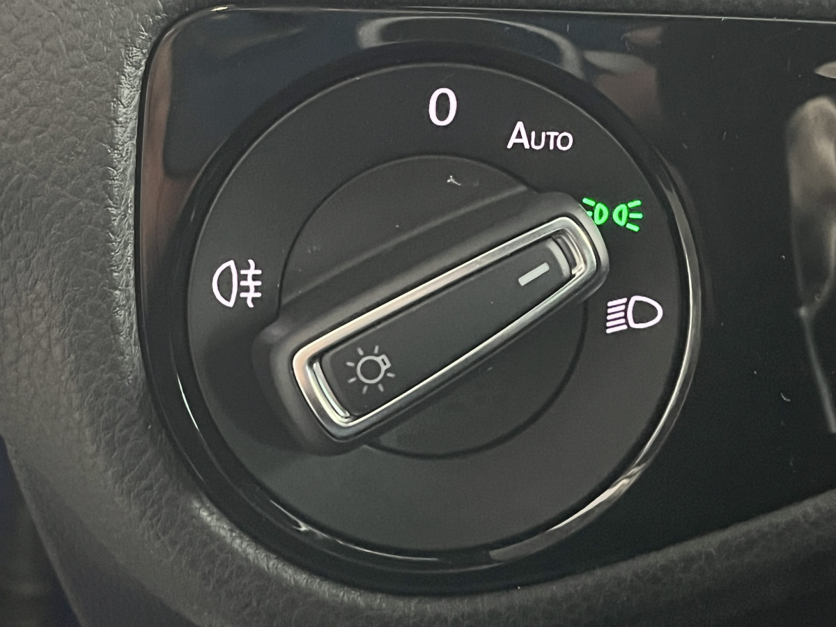 VW GOLF 7 R 2,0 TSI 300 DSG6 4MOTION GPS CAMERA  ACC DCC  REGULATEUR  ADAPTATIF LIMITEUR  FEUX BI-XENON FULL CUIR JANTES 19 PRETORIA  EXCELLENT ETAT