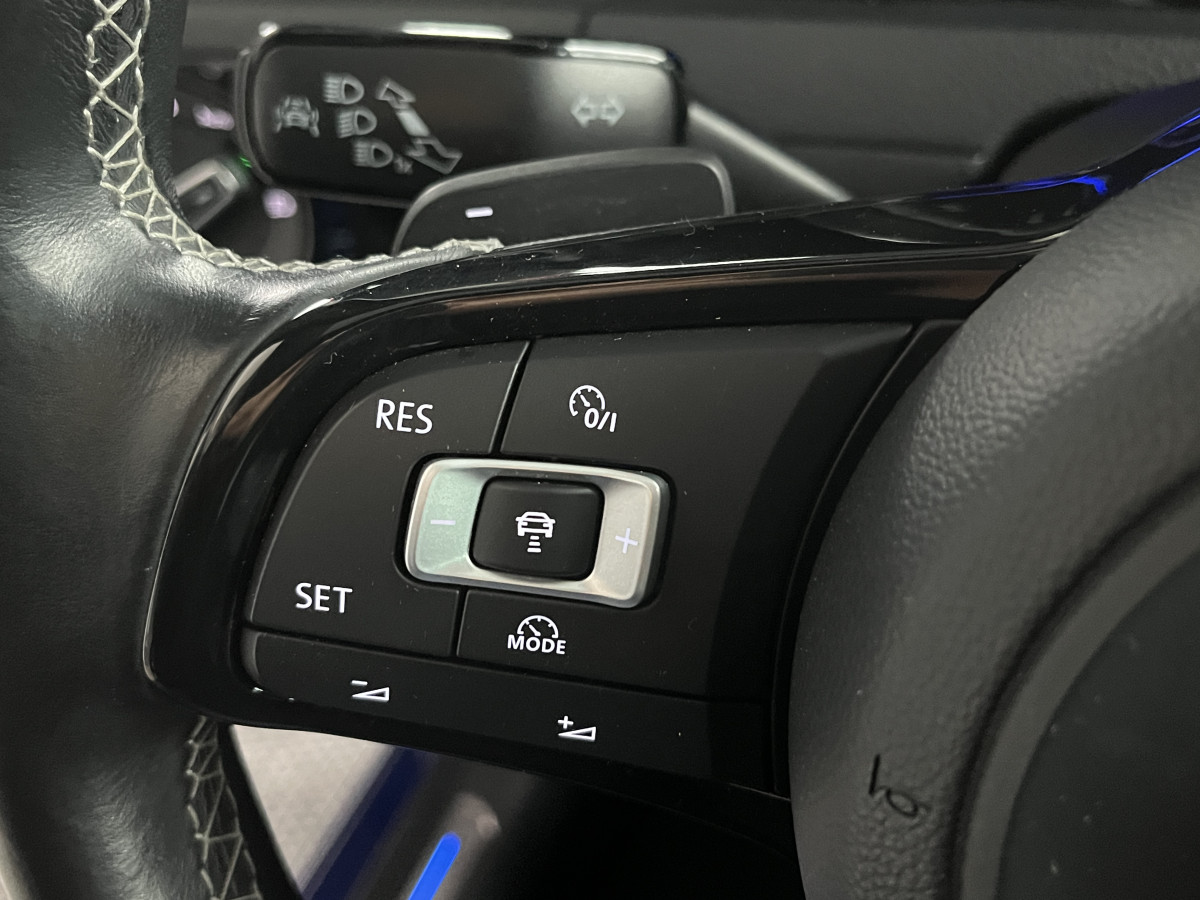 VW GOLF 7 R 2,0 TSI 300 DSG6 4MOTION GPS CAMERA  ACC DCC  REGULATEUR  ADAPTATIF LIMITEUR  FEUX BI-XENON FULL CUIR JANTES 19 PRETORIA  EXCELLENT ETAT