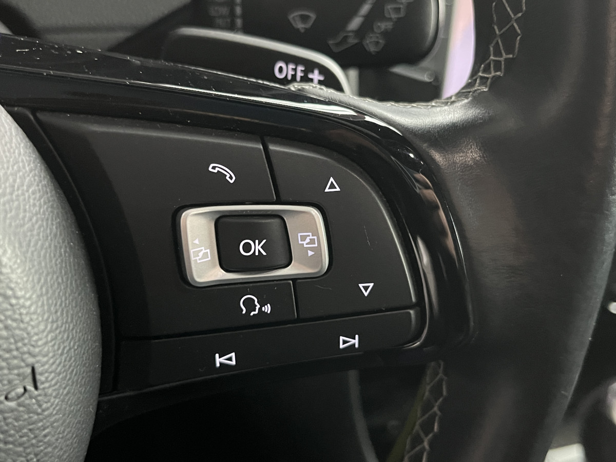 VW GOLF 7 R 2,0 TSI 300 DSG6 4MOTION GPS CAMERA  ACC DCC  REGULATEUR  ADAPTATIF LIMITEUR  FEUX BI-XENON FULL CUIR JANTES 19 PRETORIA  EXCELLENT ETAT