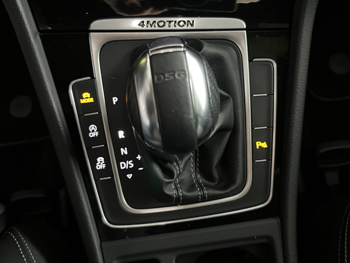 VW GOLF 7 R 2,0 TSI 300 DSG6 4MOTION GPS CAMERA  ACC DCC  REGULATEUR  ADAPTATIF LIMITEUR  FEUX BI-XENON FULL CUIR JANTES 19 PRETORIA  EXCELLENT ETAT