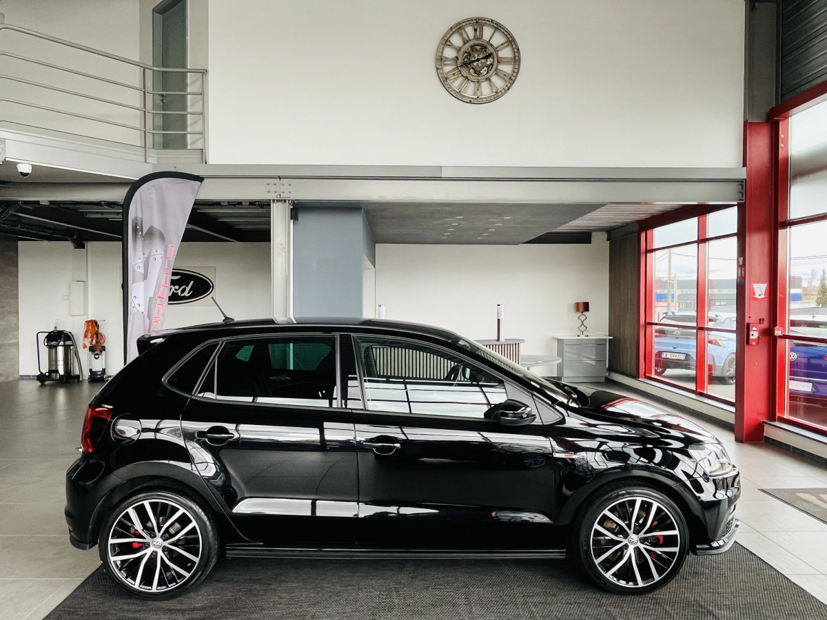VW POLO GTI 1,8 TSI 192 PARK PILOT JANTES 17 FULL LED REGULATEUR MODE SPORT BLUETOOTH EXCELLENT ETAT