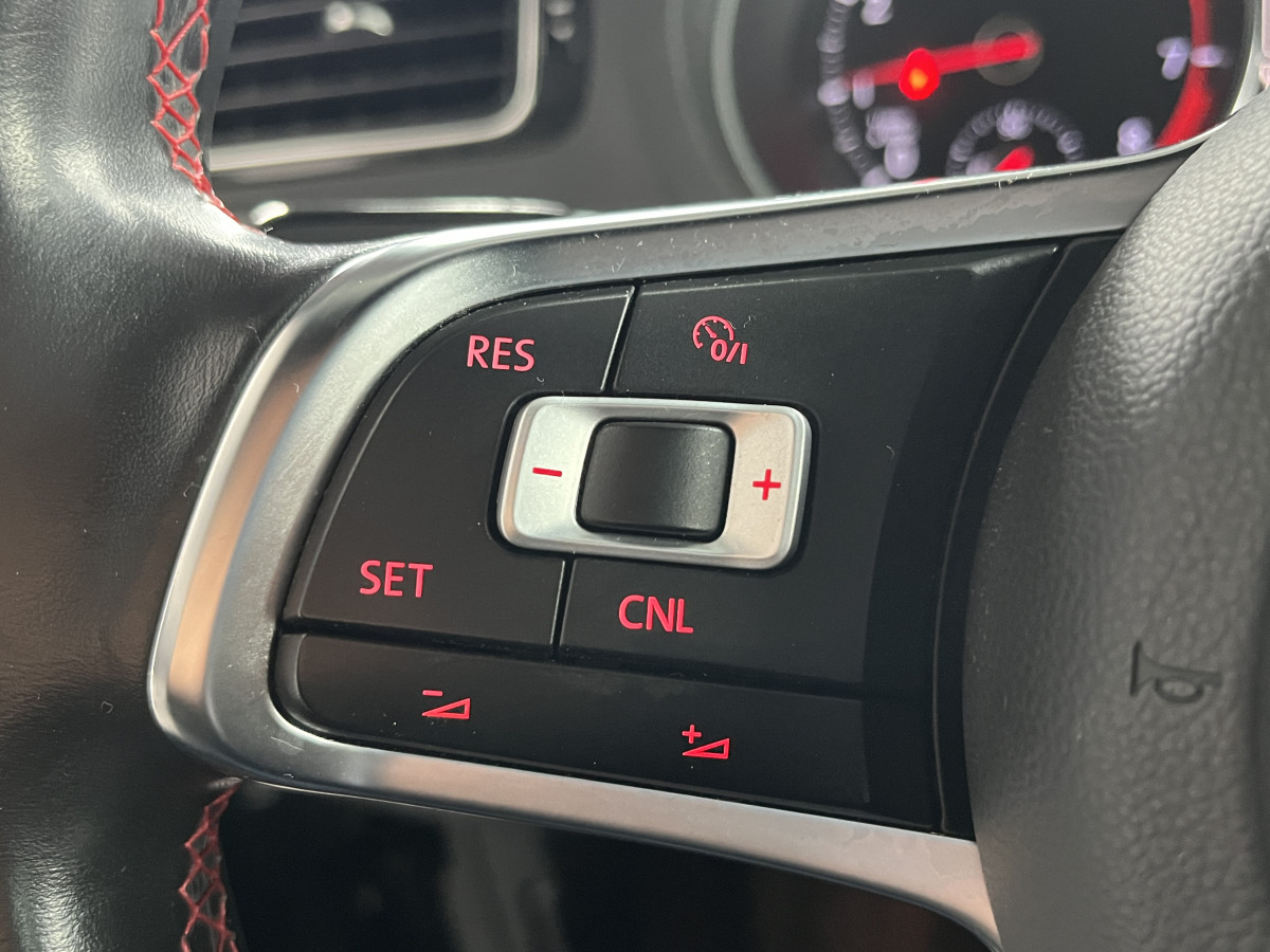 VW POLO GTI 1,8 TSI 192 PARK PILOT JANTES 17 FULL LED REGULATEUR MODE SPORT BLUETOOTH EXCELLENT ETAT