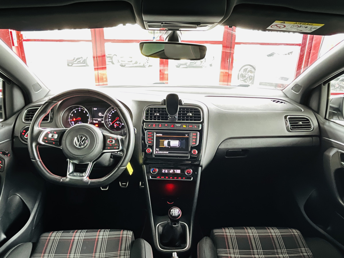 VW POLO GTI 1,8 TSI 192 PARK PILOT JANTES 17 FULL LED REGULATEUR MODE SPORT BLUETOOTH EXCELLENT ETAT