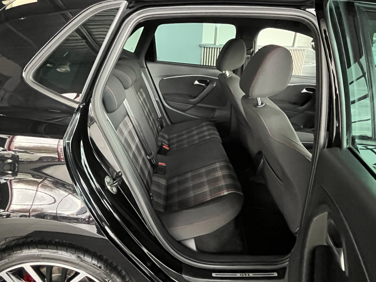 VW POLO GTI 1,8 TSI 192 PARK PILOT JANTES 17 FULL LED REGULATEUR MODE SPORT BLUETOOTH EXCELLENT ETAT