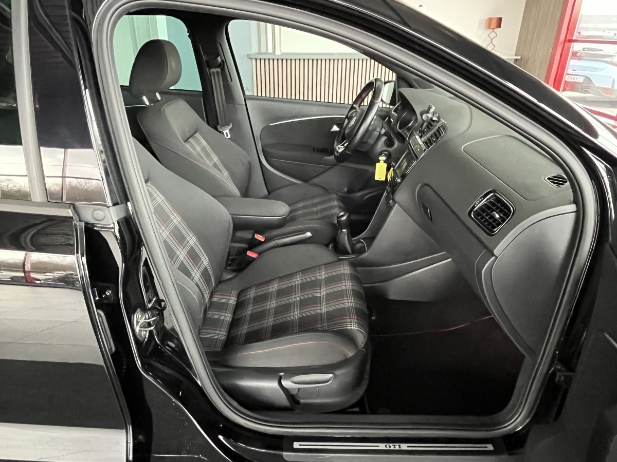 VW POLO GTI 1,8 TSI 192 PARK PILOT JANTES 17 FULL LED REGULATEUR MODE SPORT BLUETOOTH EXCELLENT ETAT