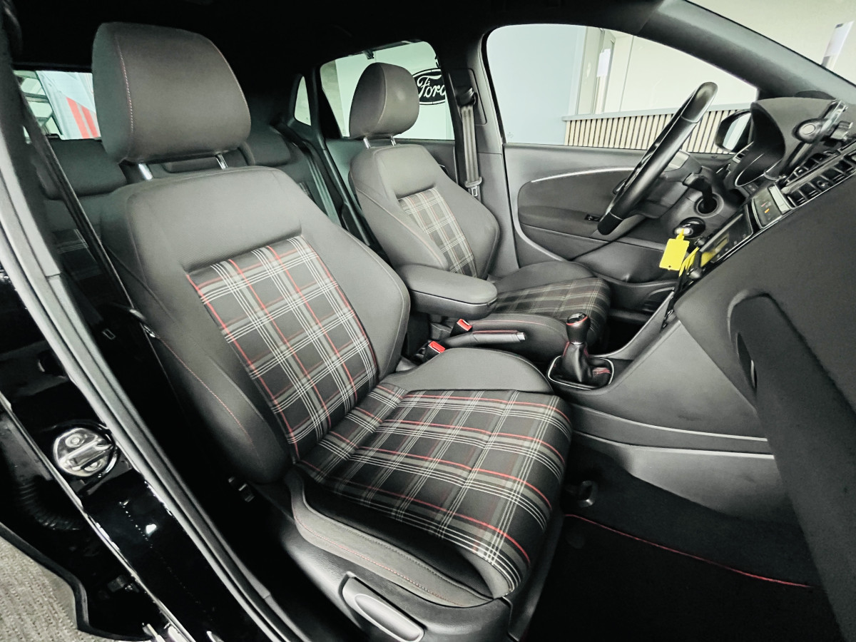 VW POLO GTI 1,8 TSI 192 PARK PILOT JANTES 17 FULL LED REGULATEUR MODE SPORT BLUETOOTH EXCELLENT ETAT