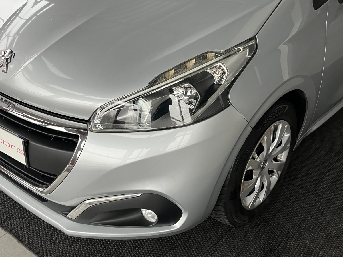 PEUGEOT 208 1,6 HDI 75 ACTIVE BUSINESS GPS REGULATEUR LIMITEUR FEUX HALOGENE PARK PILOT TRES BON ETAT