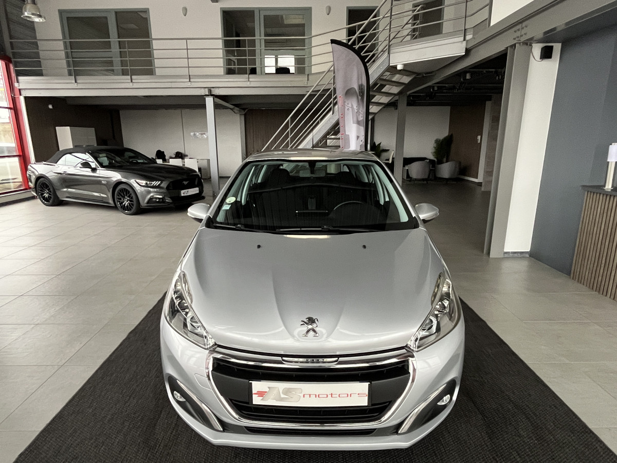 PEUGEOT 208 1,6 HDI 75 ACTIVE BUSINESS GPS REGULATEUR LIMITEUR FEUX HALOGENE PARK PILOT TRES BON ETAT