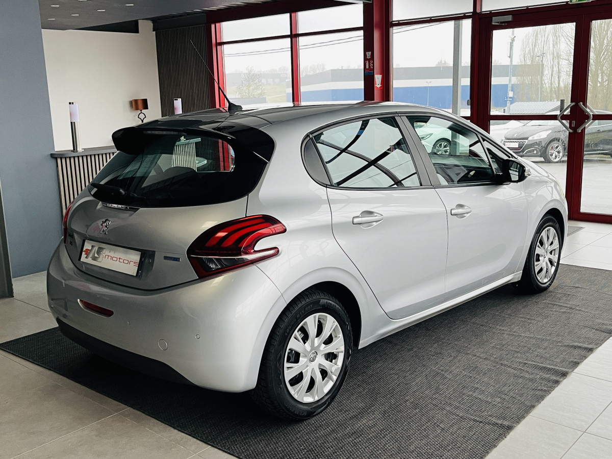 PEUGEOT 208 1,6 HDI 75 ACTIVE BUSINESS GPS REGULATEUR LIMITEUR FEUX HALOGENE PARK PILOT TRES BON ETAT