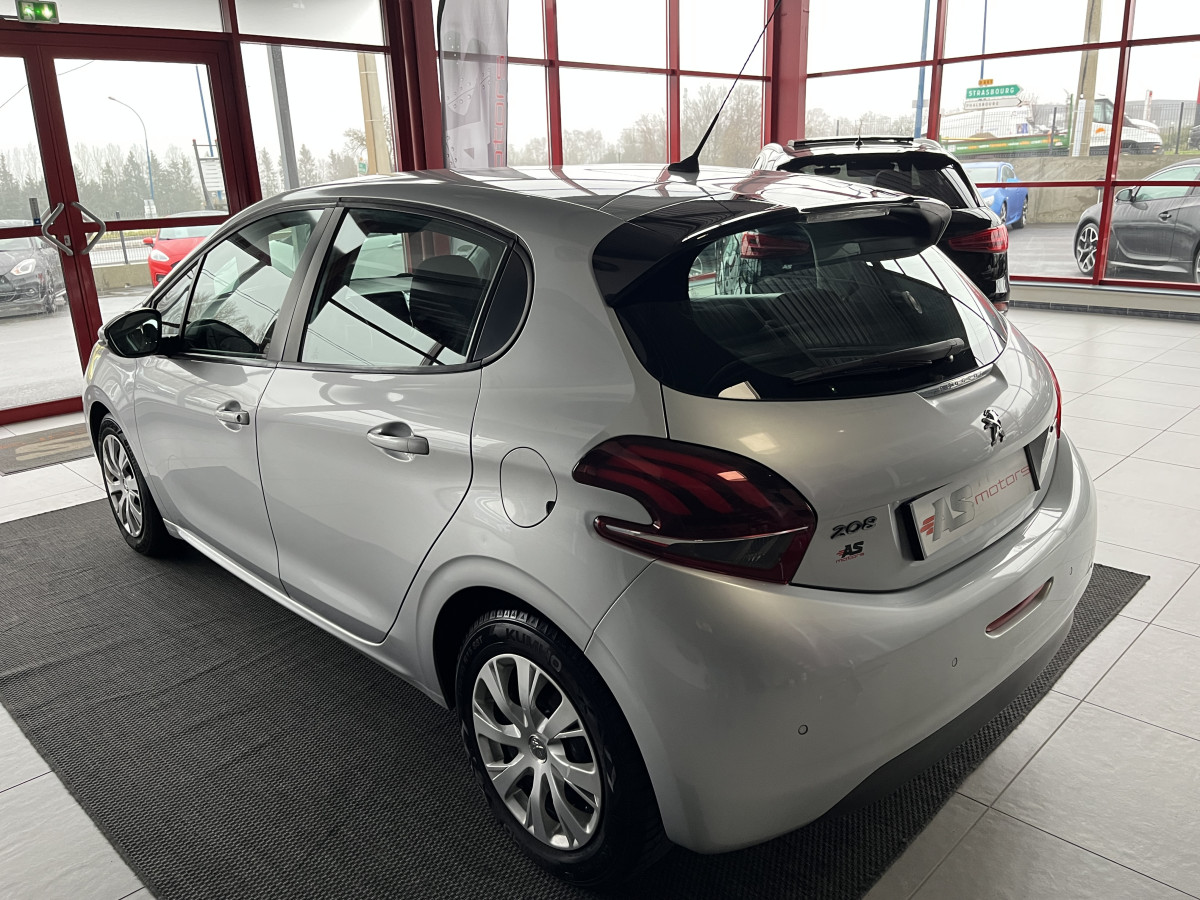 PEUGEOT 208 1,6 HDI 75 ACTIVE BUSINESS GPS REGULATEUR LIMITEUR FEUX HALOGENE PARK PILOT TRES BON ETAT